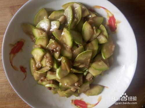 茭瓜里面是黑的可以吃吗,茭瓜内部黑色可食用揭秘