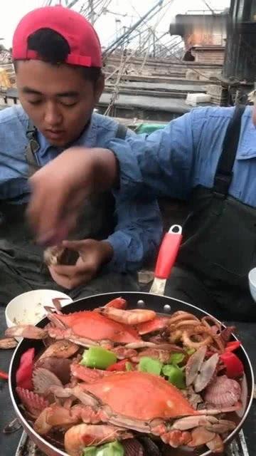 刚吃完饭可以吃黑瓜嘛,饭后食用黑瓜的适宜性探讨