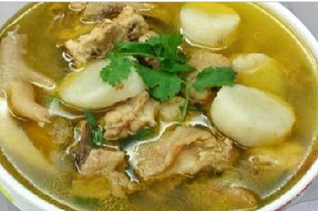 黑瓜鸡炖山药可以吃吗,营养滋补的佳肴，适合食用吗？