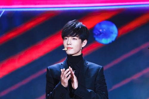 肖战吃黑瓜是网红吗,揭秘网红背后的真实生活